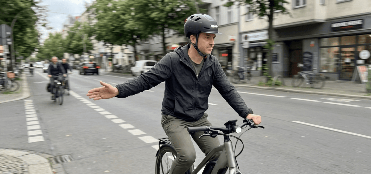 One-Handed Riding on eBikes: How Much Stability Do You Really Lose? – XNITO