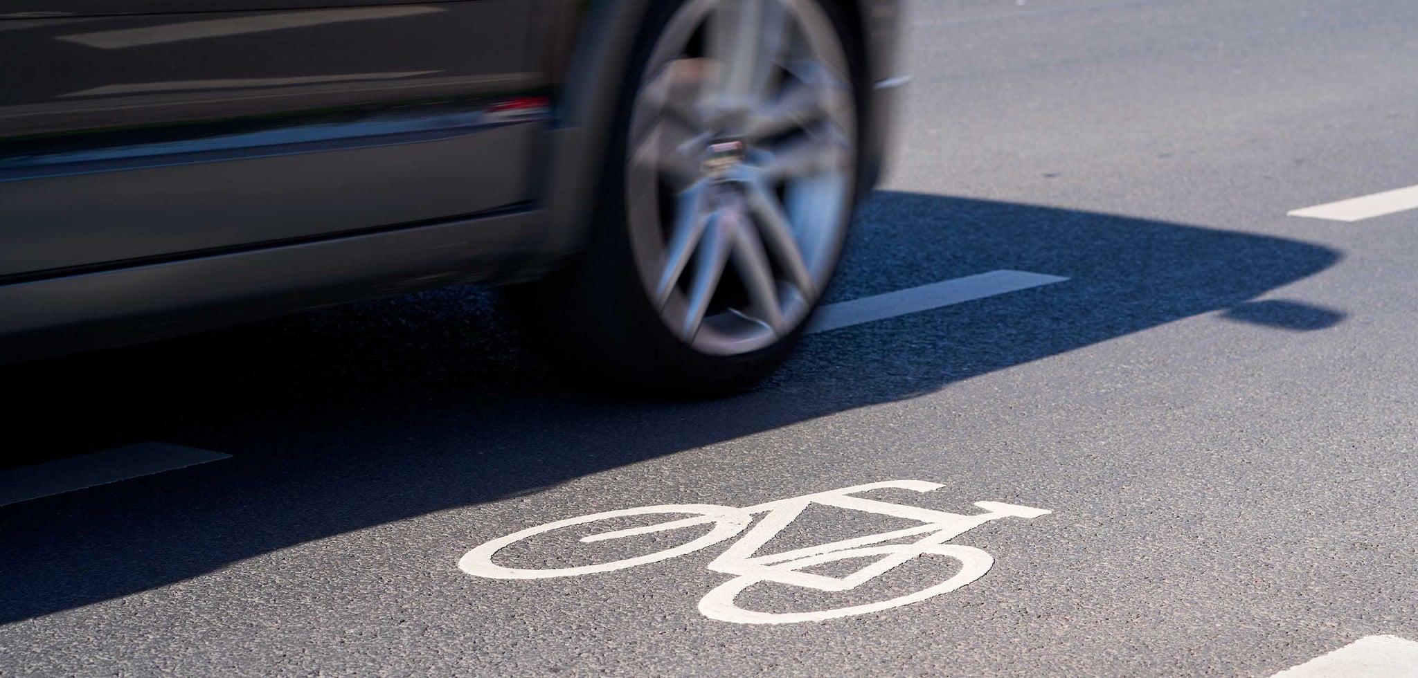 E-Bikes vs. Autos: Ein direkter Vergleich zu Kosten, Komfort und Umweltauswirkungen