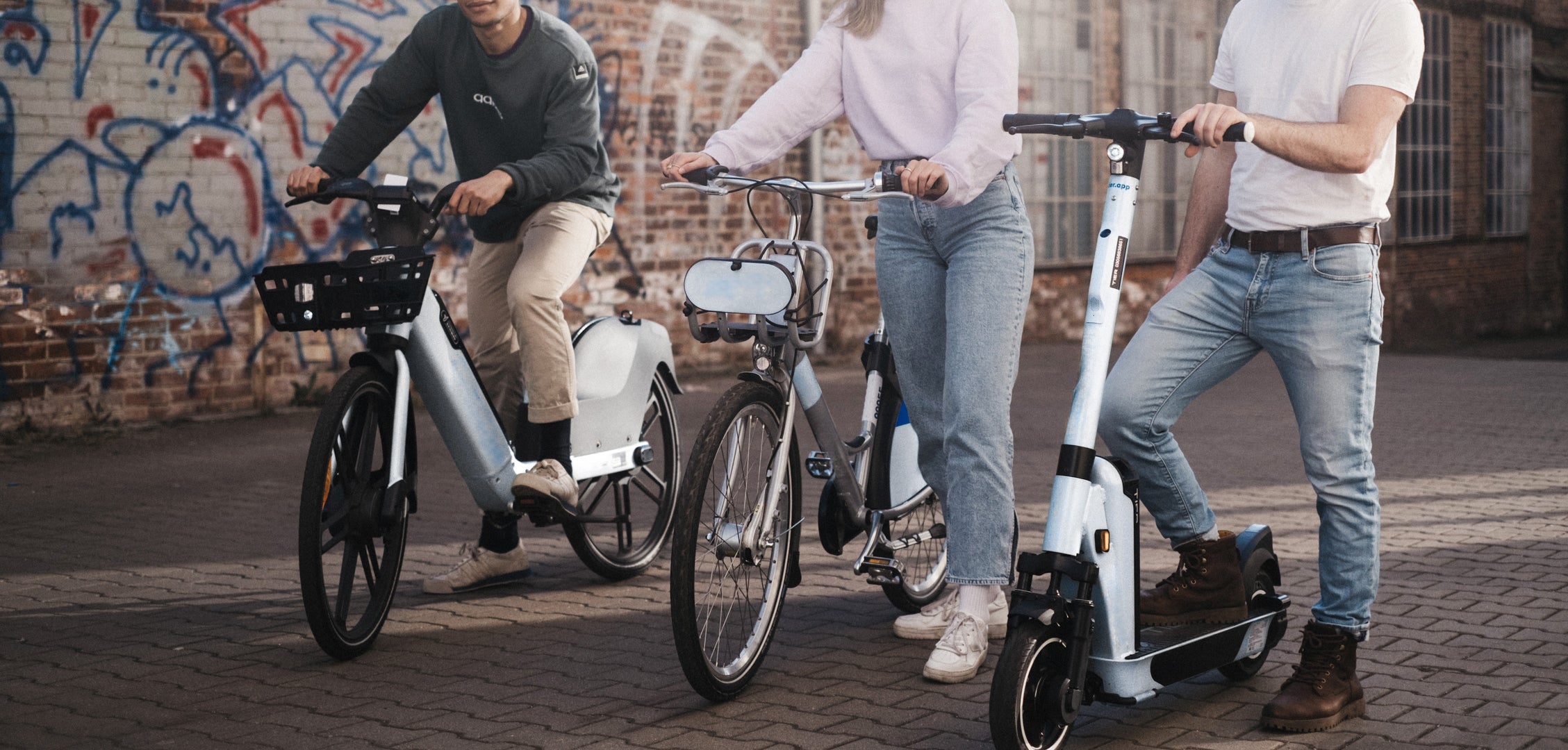 E-Bike vs. Electric Scooter: Which is the Better Commuting Option?