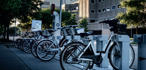 Das E-Bike- und E-Scooter-Rätsel: Umgang mit Verboten und Vorschriften im Jahr 2023