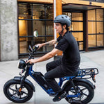 Bild in Galerie-Viewer laden, Person riding e-bike wearing Urbanite helmet
