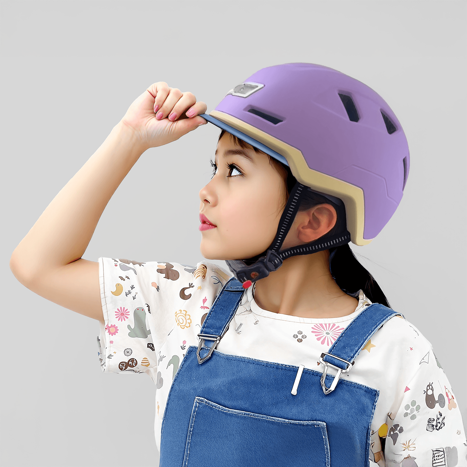 Fabric visor, no more baseball cap under the helmet